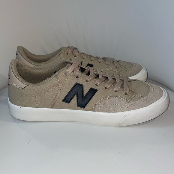 New Balance 212 ProCourt Size 7.5. - Picture 1 of 13